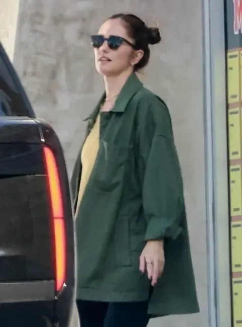 Minka Kelly Makes a Pit Stop at a UPS Store in Los Angeles, California 11-09-2025