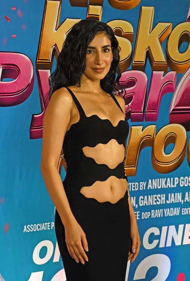 Parul Gulati – ‘Kis Kisko Pyaar Karoon 2’ Movie Promotion in Mumbai, India 11-26-2025
