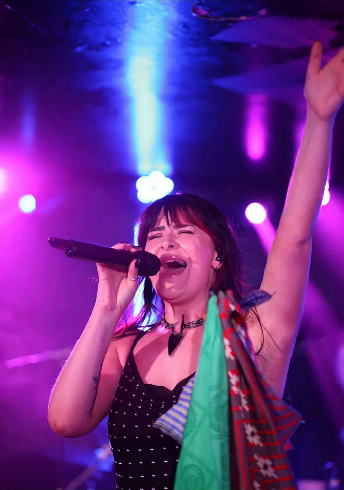 Phoebe Jane (of Kris Barras’ Hollow Souls) – Performs Onstage During a Concert at Suburbia in Southampton, England 11-08-2025