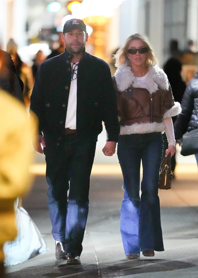 Sydney Sweeney and Scooter Braun Spotted Holding Hands on a Romantic NYC Stroll 11-04-2025
