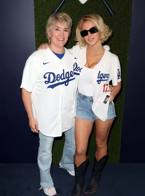 Sydney Sweeney Attends Thrilling Game Four of 2025 World Series Between the Toronto Blue Jays and Los Angeles Dodgers in LA 10-28-2025