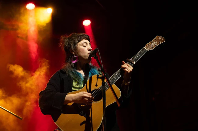 Emma Gillespie – Performing at o2 Academy in Glasgow, Scotland 12-04-2025