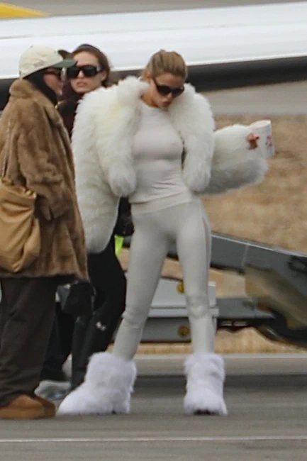 Brooks Nader Arrives with Her Sisters to Aspen, Colorado 12-24-2025