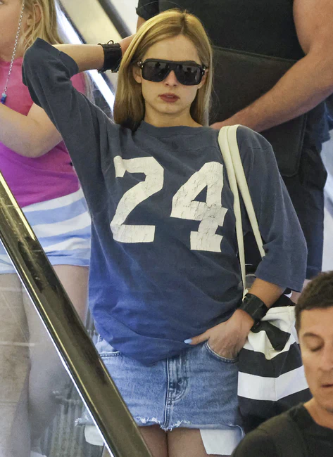 Addison Rae Spotted at Perth Airport in Australia 01-02-2026