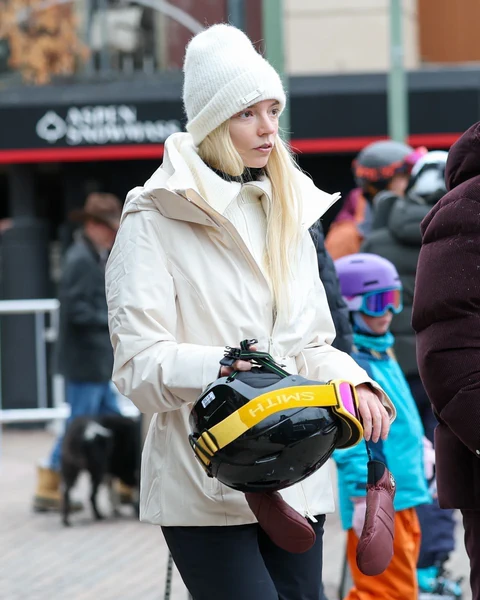 Anya Taylor-Joy Spotted Wrapping Up a Day of Skiing in Aspen 01-02-2026
