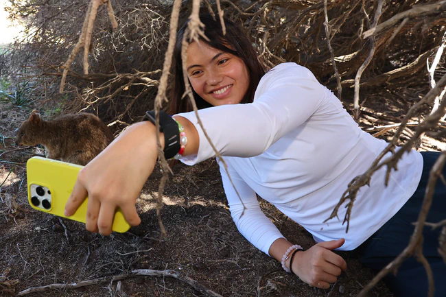 Emma Raducanu Joins Team Great Britain United Cup Teammates for Trip to Rottnest Island, Australia 12-31-2025