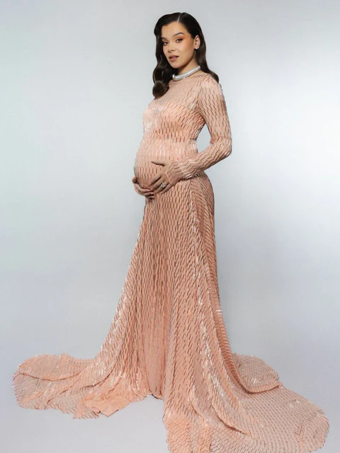 Hailee Steinfeld – Carly Jean Sharp for Golden Globes Photoshoot January 2026