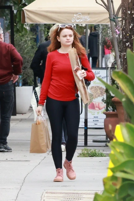 Joey King Spotted Grocery Shopping in Los Angeles 01-03-2026