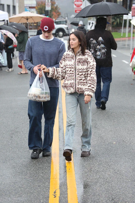 Sophia Hammons Spotted at a Farmers Market in Los Angeles 01-04-2026